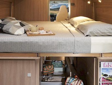 cama dormitorio autocaravana Laika Kosmo en alquiler