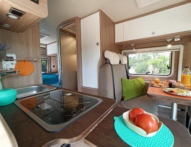 cocina autocaravana de alquiler en Tarragona