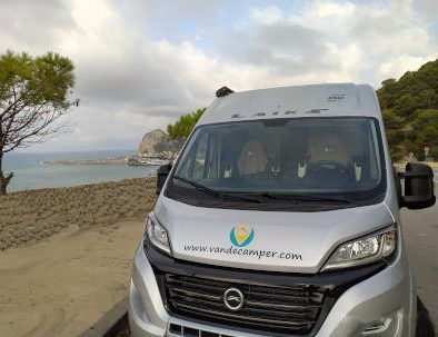 furgo camper en las costas del Garraf