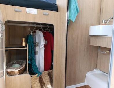 armario ropero de la autocaravana de alquiler de VandeCamper en Cunit Horon Fit 91XT