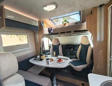 comedor autocaravana de alquiler de VandeCamper en Cunit Horon Fit 91XT