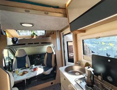 cocina interior autocaravana de alquiler de VandeCamper en Cunit Horon Fit 91XT