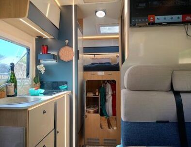 interior autocaravana de alquiler de VandeCamper en Cunit
