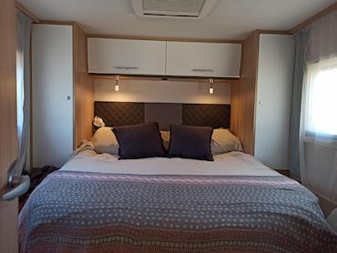 dormitorio cama en isla autocaravana perfilada en venta Barcelona
