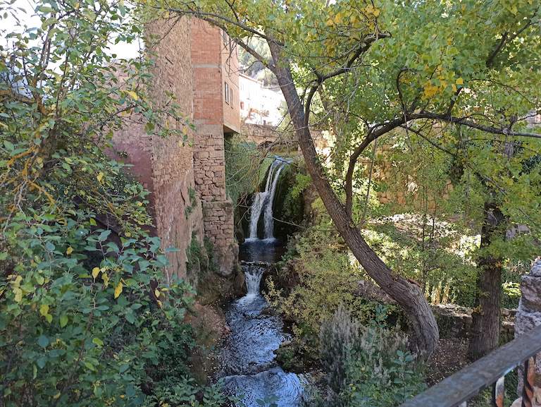 imagen del río que cruza Checa