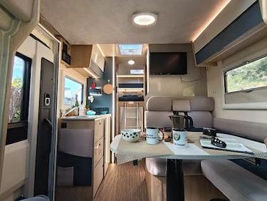 comedor autocaravana de alquiler de VandeCamper Horon Fit-91Xt